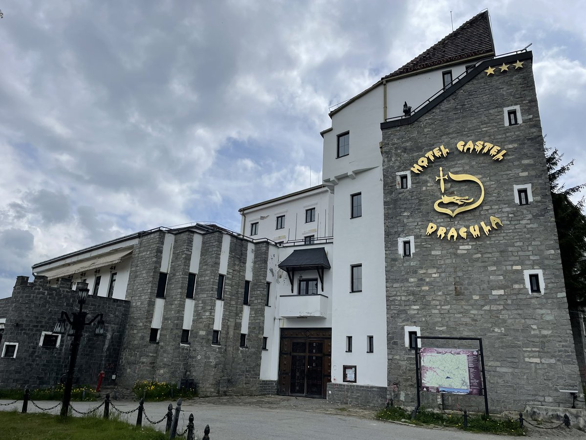 DrWalkingDead's tweet photo. When I was in Transylvania five years ago, we stayed at the amazing Hotel Castle Dracula, located close to the Borgo Pass in arguably the “right” spot for #Dracula’s castle in Stoker’s novel. COVID closed it down, though, and today it is abandoned. 😢 #findingdracula https://t.co/CUTLSigta2
