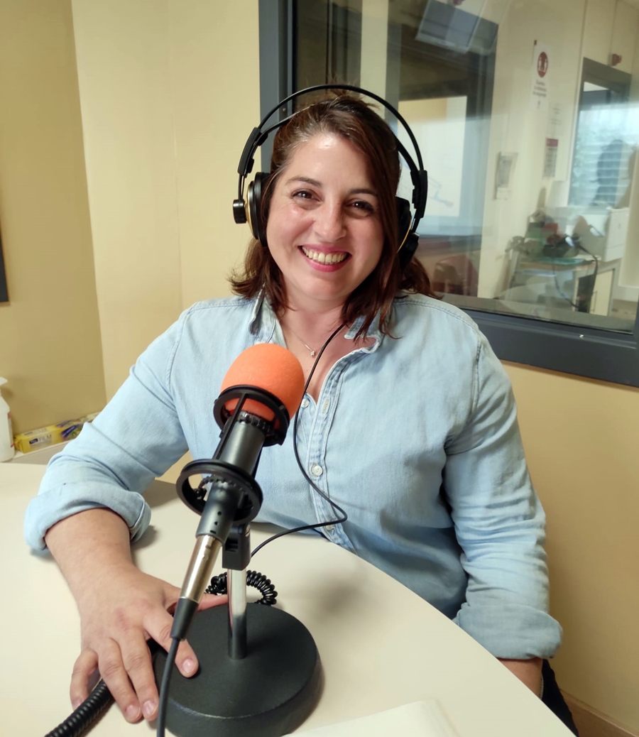RadioPalau's tweet photo. El Meu Carrer que conversa amb alumnes i directora de l'@insramoncasas sobre donació de sang, consells de seguretat d'estiu dels @mossos, apunt científic, espai del @CNLSabadell, records del @vicigrauolive, i patrimoni amb germans @Perefarns. Escolta-ho a https://t.co/Ed2zVY4I4N. https://t.co/TL3tDHEFSM