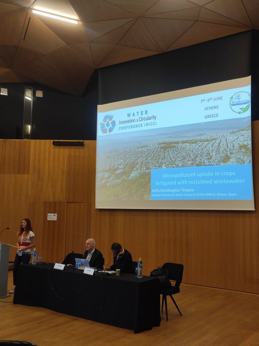 HydrousaProject's tweet photo. 💧Sofia Semitsoglou Tsiapou presenting the ways fertigation with UASB reactor uptake in lettuce plants!
#WICC #H2020 #HYDROUSA https://t.co/cczVpP29Gr