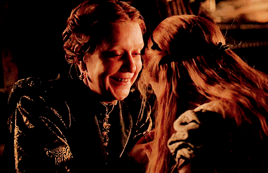 Kathy Burke as Queen Mary I of England. 'Elizabeth' (Director: Shekhar Kapur), 1998. A very unfair vision of the Queen Mary, in my opinion...

#TheTudors #MaryTudor #MaryIOfEngland #Tudors #TudorsFilms #ElizabethIOfEngland #ElizabethTudor