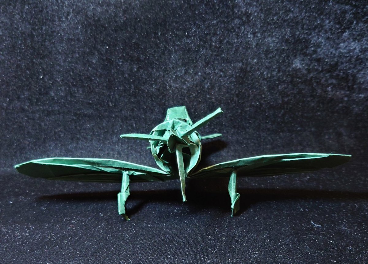origamidaiski's tweet photo. ���品　神谷哲史　氏
　　　『零式艦上戦闘機』
紙　　ビオトープ　50×50cm

折り筋つけるの大変でしたが、折ってて楽しい作品でした! https://t.co/5etgEyw3za