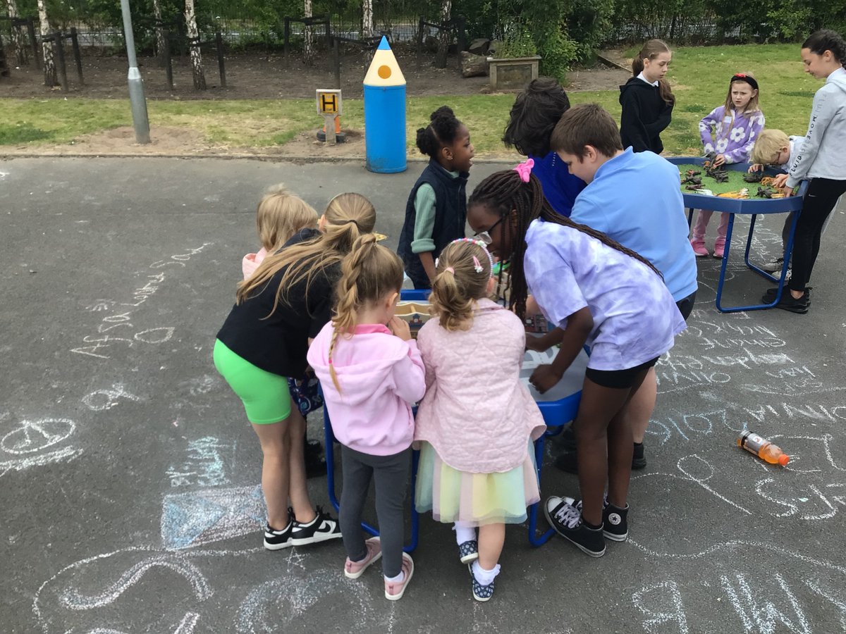 Blairdardiepri's tweet photo. Our class teachers and buddies loved meeting our new p1s this morning. We can’t wait to see you again in August! #transitions #playisway #effectivecontributors https://t.co/0OvoEdu80Z
