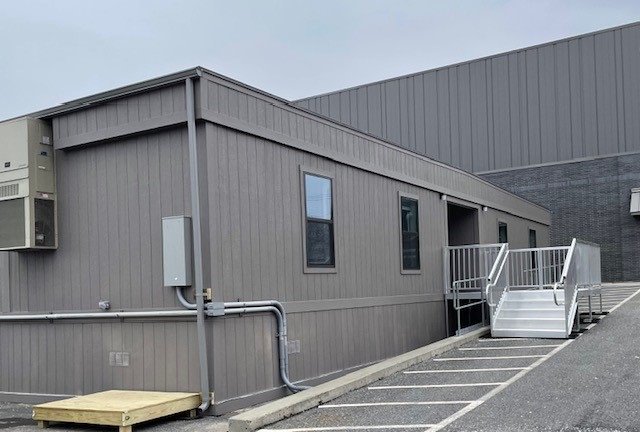 BOXXModularUS's tweet image. Did you know that modular construction can fast-track construction projects by up to 50% compared to traditional building methods? Get the classroom space you need fast, with modular building construction! #ModularEducation #BuildingInnovation #FasterClassrooms #BuiltModular