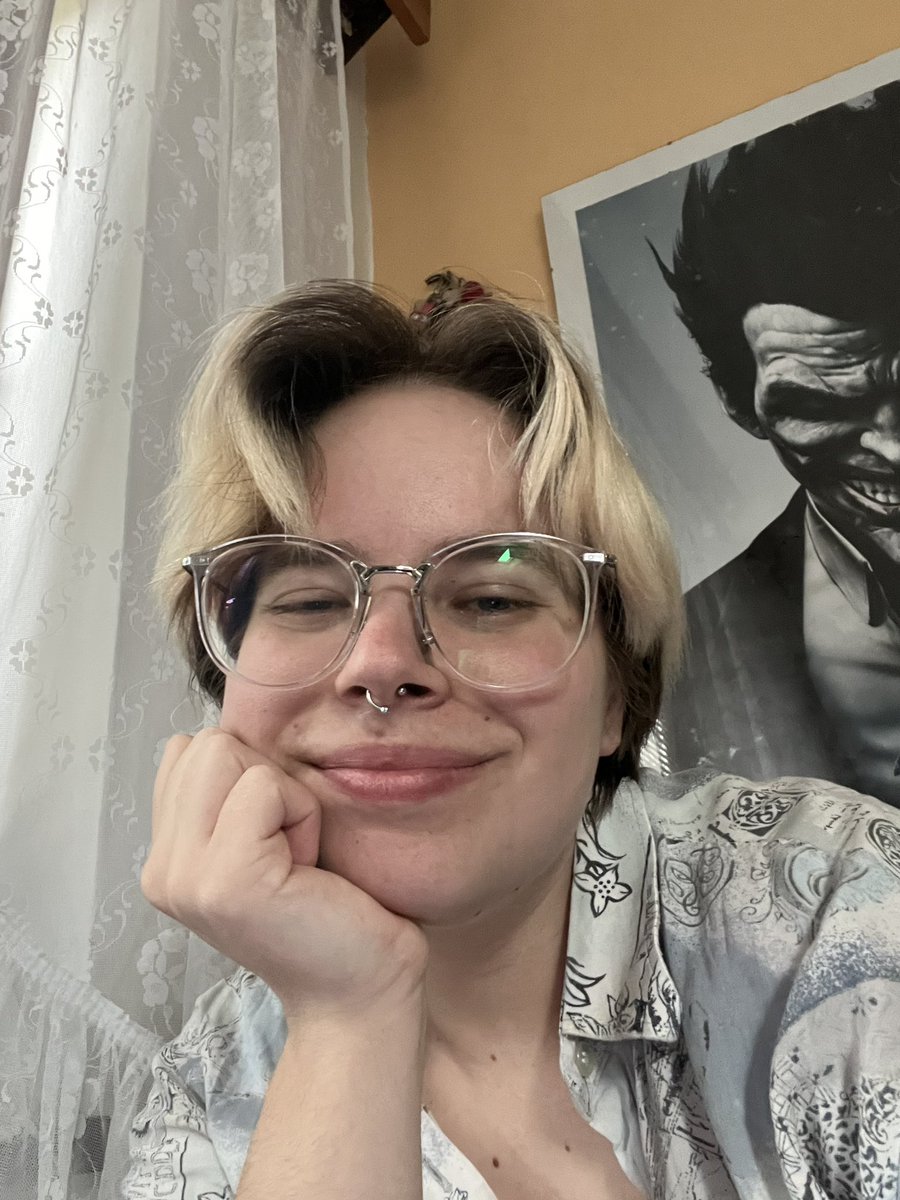 lucystormy's tweet photo. happy gay month!!!

younger twin is bisexual btw, it's true he told me

#jsetwtselfieday
rt's are 🏳️‍🌈 https://t.co/lRkJecDdlm
