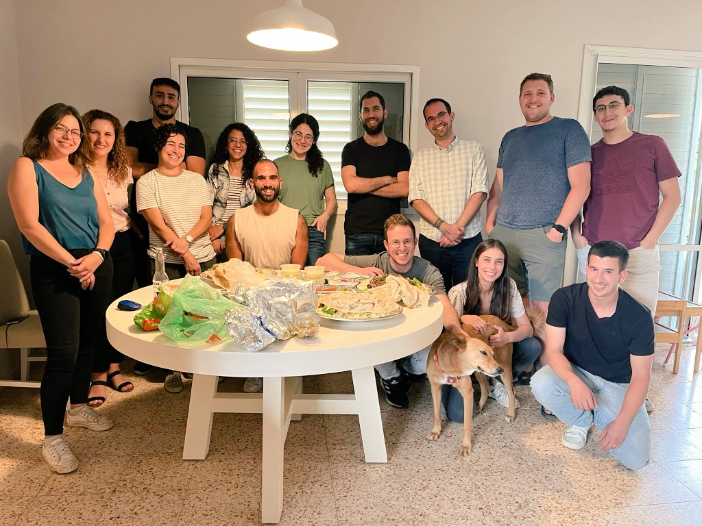 Farewell to our talented lab members, <a href="/DaniloMLustosa/">Danilo Lustosa</a> and <a href="/alassad_zayed/">Zayed Alassad زايد الأسد</a>. Best wishes to Zayed as he joins @HysterLab , and to Danilo, who will continue working remotely from Vienna.