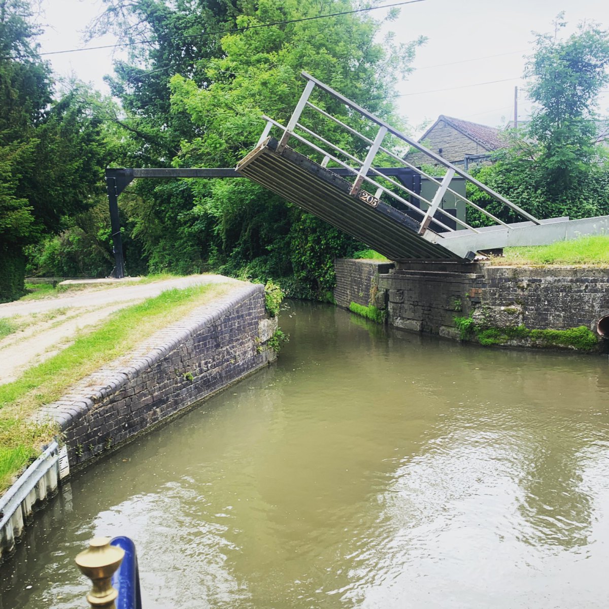 My most hated of bridges on the #OxfordCanal as a solo boater. 

Especially heading south like today!