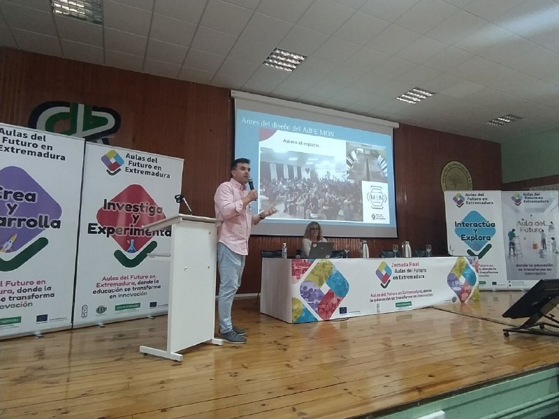 enmarcha's tweet photo. Momento de la exposición de buenas prácticas de centros educativos participantes en AdFE.
👉CEIP Montero de Espinosa de Almendralejo
👉CEE PROA de Cáceres
👉CEIP Ciudad de Badajoz
👉CRA Río Viar, Puebla del Maestre https://t.co/1cDU0DOM9o