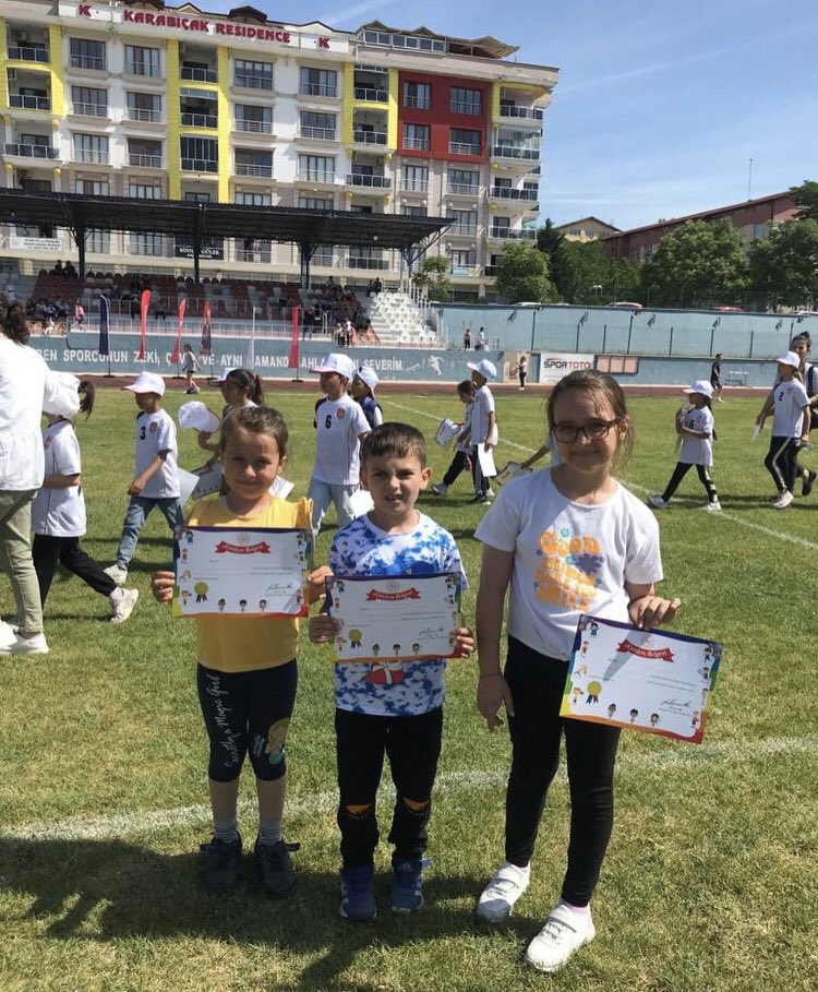 EdirneInonu's tweet photo. Okulumuzun öğrencileri Milli Eğitim Bakanlığı ve Gençlik Spor Bakanlığı arasında imzalanan protokol gereği gerçekleştirilen “İlkokul Fiziksel Etkinlikler Talimatı” (İFET) Geleneksel Çocuk Oyunlarında... Sağlıkla, huzurla, güvenle...
@Edirne_MEM 
@Dr_Onderarpaci https://t.co/pxTnhN8rF8