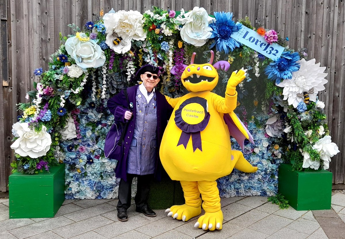 Pontefract Castle tweet media