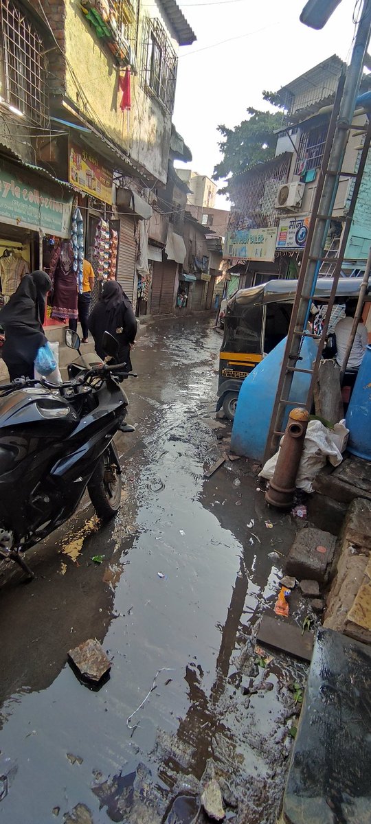 OmanPatel's tweet photo. @mybmcWardN This is a daily condition of Azad Nagar. Every Day local people suffer when you take action &amp; solve the problem. 

@mybmc @ramkadam @IqbalSinghChah2 @mieknathshinde @DrSEShinde @CMOMaharashtra https://t.co/zbhuzrKJCt