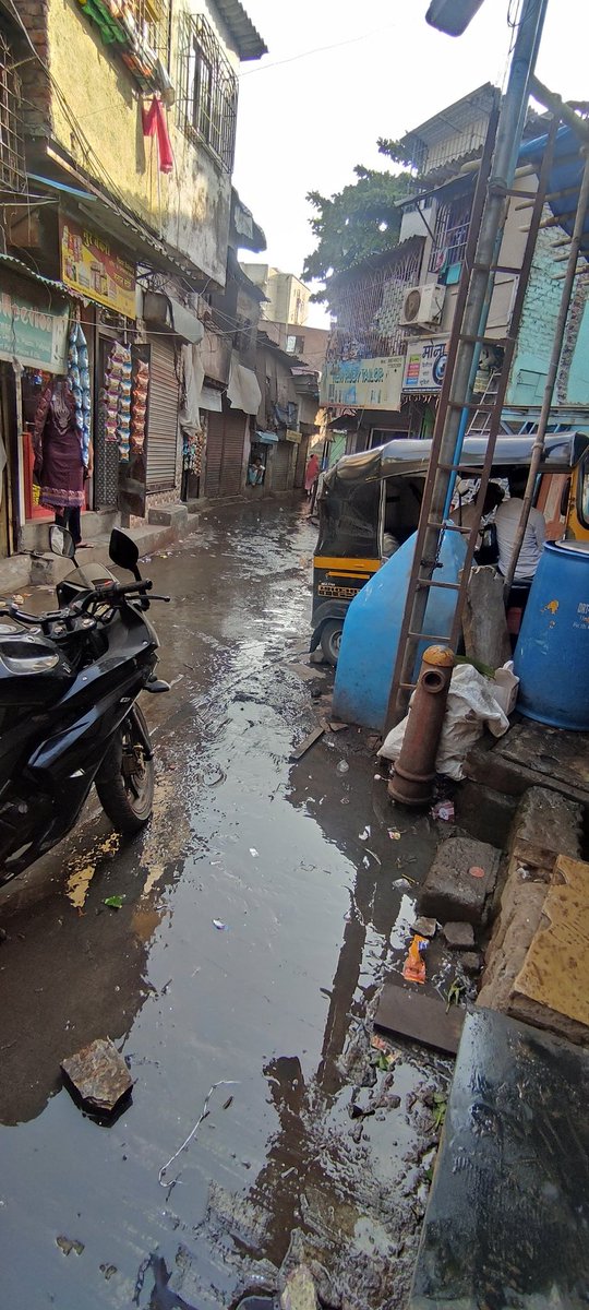 OmanPatel's tweet photo. @mybmcWardN This is a daily condition of Azad Nagar. Every Day local people suffer when you take action &amp; solve the problem. 

@mybmc @ramkadam @IqbalSinghChah2 @mieknathshinde @DrSEShinde @CMOMaharashtra https://t.co/zbhuzrKJCt