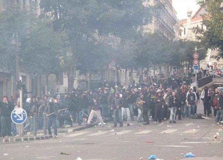 101ULTRAS's tweet photo. 🇨🇵 Olympique Marseille vs PSG 2009

KOB &amp; Auteuil in Marseille. 

Full story: https://t.co/tlEOFUapIr https://t.co/NZvy2tRLH1