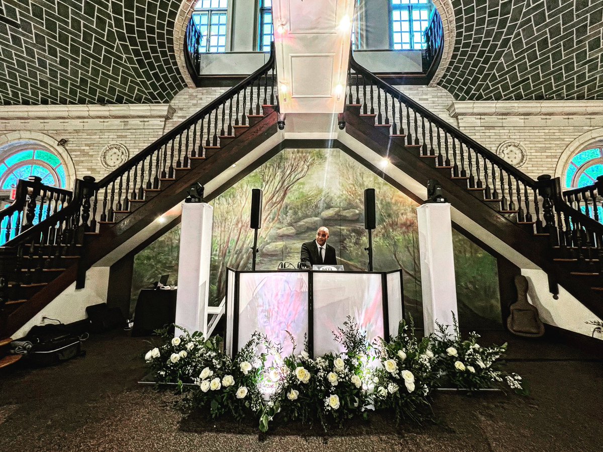 bme4you's tweet image. Really cool wedding over the weekend. Picture perfect day weather-wise. Crowd was electric and came to party. Glad were able to match their energy.

Consider booking your next corporate, private or social event with us. #TheBigManEntertainmentGrou