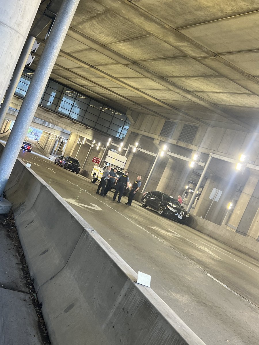 Injury crash turned out to be deadly shooting of woman in a car at 670 &amp; Broadway.    #deadlyshooting #fox4kc #investigation