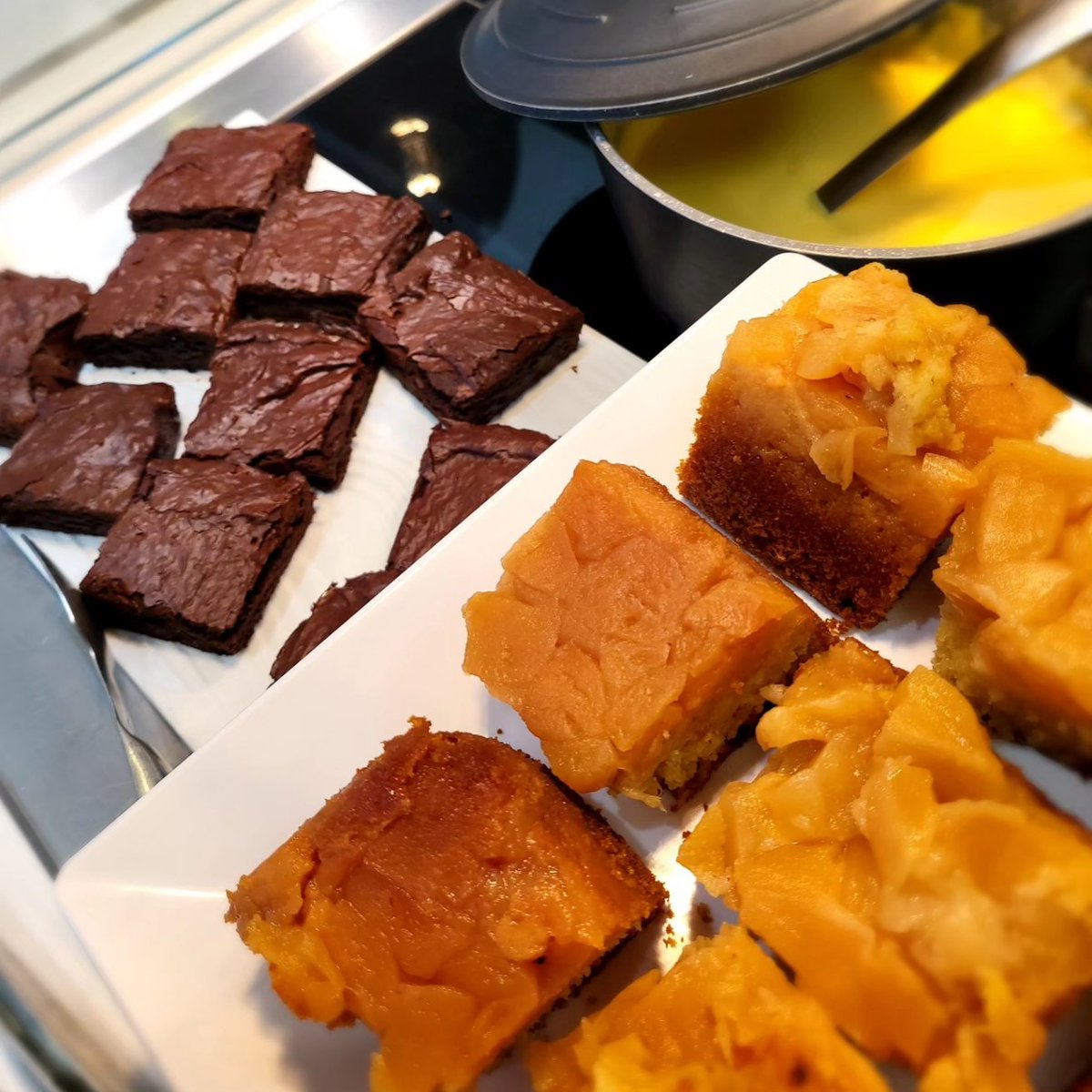 Wharf_Kitchen's tweet photo. There's a reason - or many 🍔🌯🍰 - why our customers call it #wickedwednesday 😏
#ourlunchtoday 
#obsessedaboutfood 
#wednesdaymotivation 
#humpday 
@baxterstorey https://t.co/kB8ouiktNz