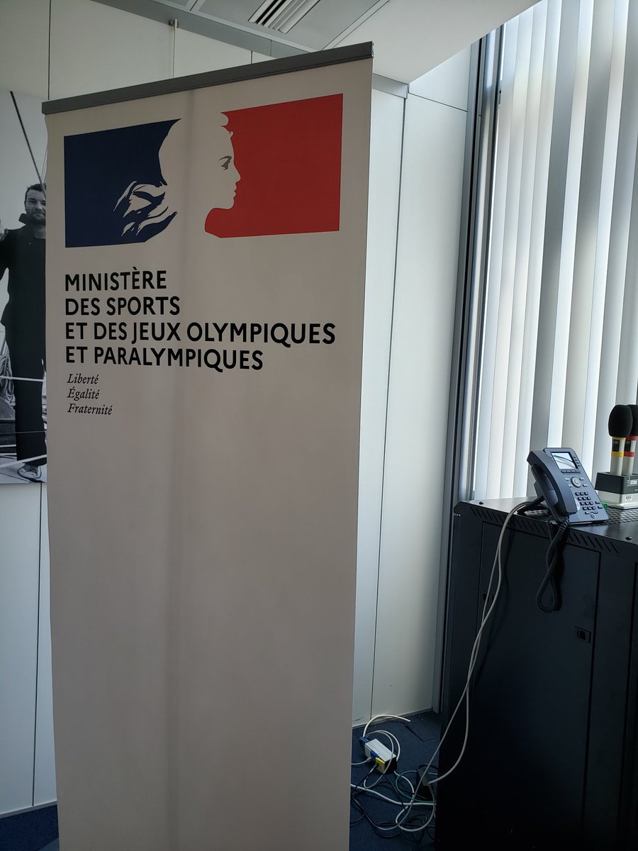 Cnajep's tweet photo. Dernière réunion du Groupe National de Travail pour cette campagne #provox 👉 Merci au ministère @education_gouv qui accueille le GNT aujourd'hui @ProvoxJeunesse @Cnajep @YouthIDtour @FFJeunesse @ofqj_france @UNHabitatJeunes @Pharma_ANEPF @ANESTAPS @sgdf @juniorsassos ... https://t.co/ZCEcleUoDi