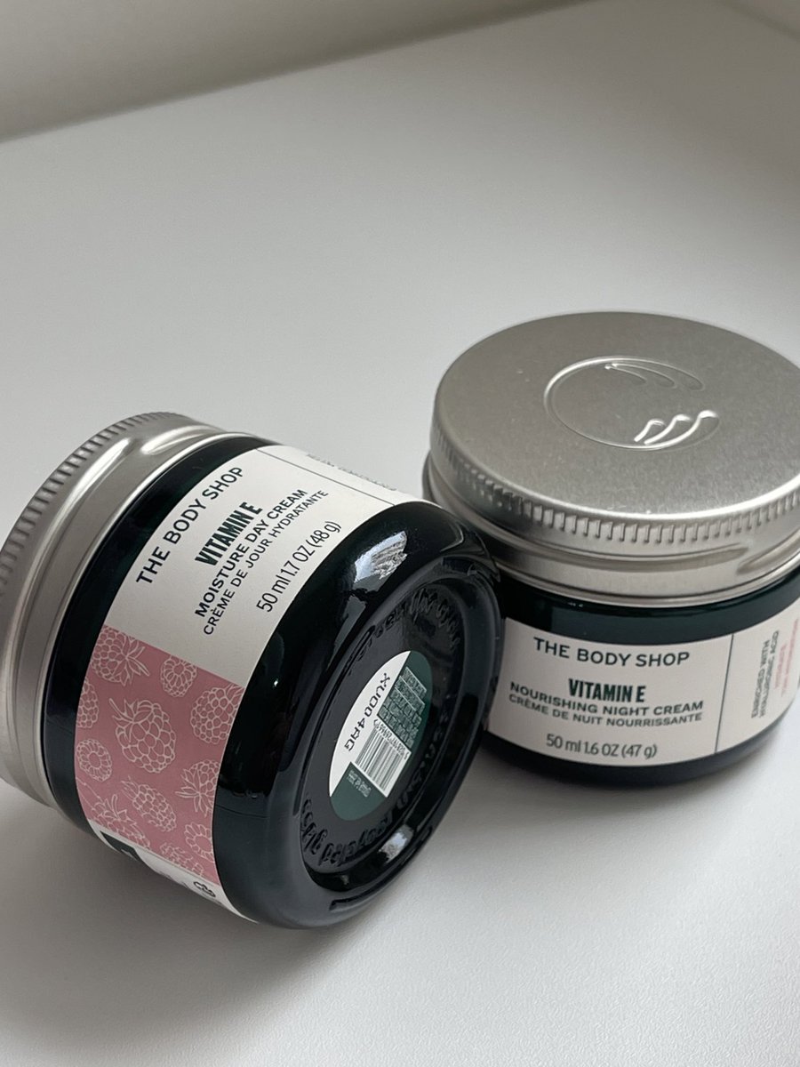 orchidpoison's tweet photo. 💗 GIVEAWAY THE BODY SHOP 💗
ada tiga vitamin E gel moisturizer untuk tiga orang pemenang. rules nya gampang banget!

• like &amp; RT tweet ini
• follow @thebodyshopindo 
• reply “mau dong, vitamin E gel moisturizernya @thebodyshopindo 💗” boleh copas juga.

good luck! https://t.co/eblxCqrkfL
