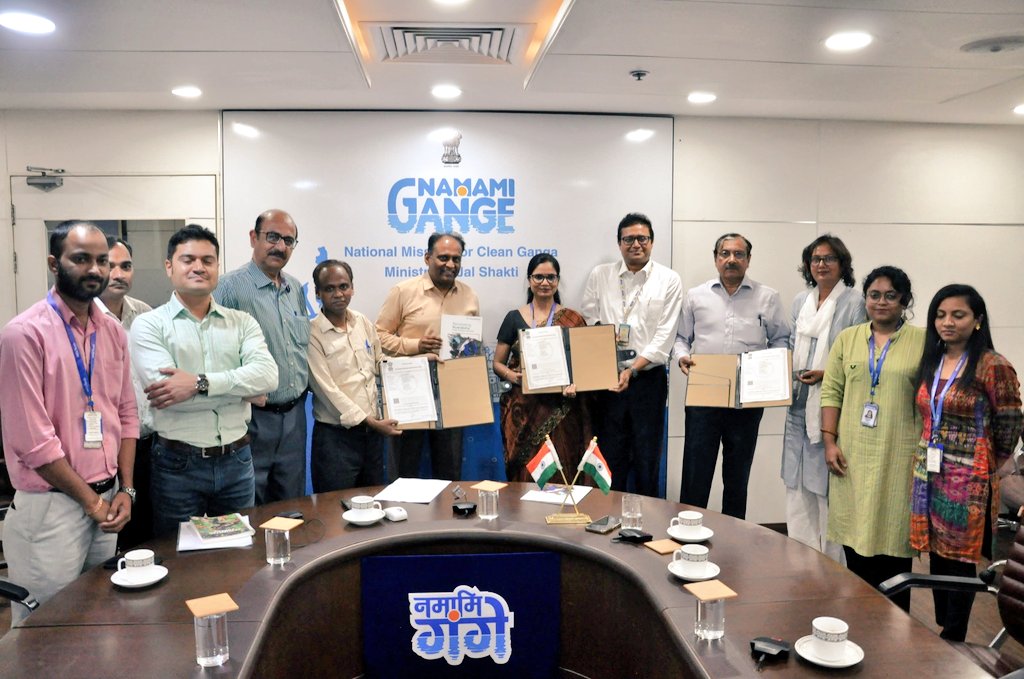 In presence of Sh @asokji, DG-NMCG a tripartite MoU between NMCG, @HCL_Foundation & @INTACHIndia was signed today for plantation of 10,000 #Rudraksha saplings in the upper hills of Uttarakhand. Apart from recovering the lost forest, it'll also help in Ganga's catchment treatment.
