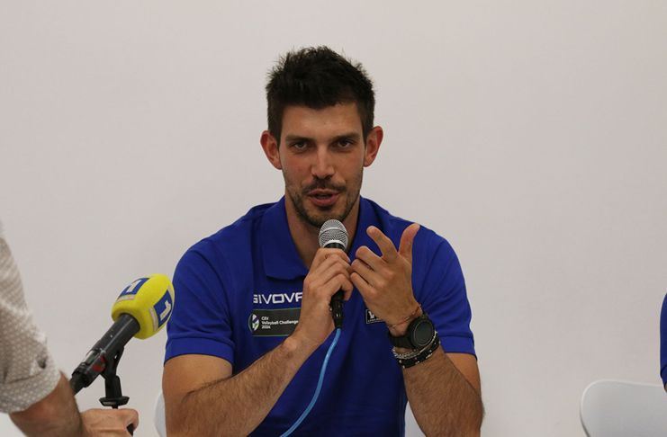 thevolleynews's tweet photo. Marco Musso presentato a Casalmaggiore: "Mi metterò alla prova fuori dalla comfort zone"
https://t.co/gxDKl0qolU
#VolleyNews #LorenzoPintus #MarcoMusso #VBCTrasportiPesantiCasalmaggiore #VolleyMercato https://t.co/fNd2vi7XKS