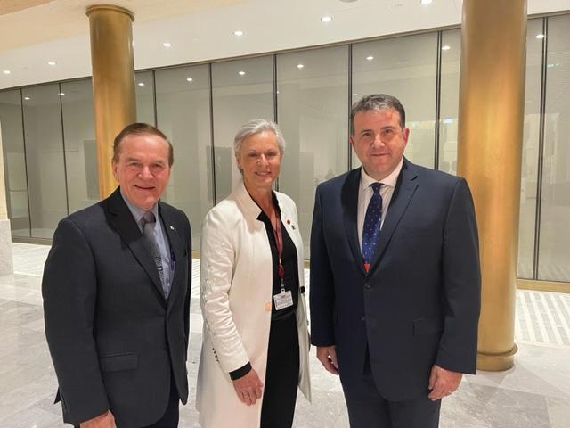 Honored to have welcomed Hon. <a href="/DanielAllainNB/">Daniel Allain</a>  to the Senate. Thank you for representing us at the
#FPT on governance. Thank you for your hard work and friendship, Minister. #nbpoli <a href="/Gov_NB/">Government of NB</a>  <a href="/SenateCA/">Senate of Canada</a> <a href="/amigerba/">Sénatrice Amina GERBA, M.B.A., C.Q.🇨🇦</a> @SenLucieMoncion @SenHarder <a href="/DonPlett/">Senator Don Plett (retired)</a>  <a href="/SenCormier/">Sén. René Cormier</a>