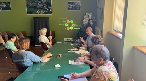 EElchinger's tweet photo. @OrangeNvAquit poursuit son engagement en faveur de l'inclusion numérique et organise un atelier "Débuter avec son smartphone" à la mairie de Saint Hilaire les Places. Un grand merci à Madame le Maire  pour son accueil.

#OrangeDigitalCenter #RSE https://t.co/tQ8K5iKkbS