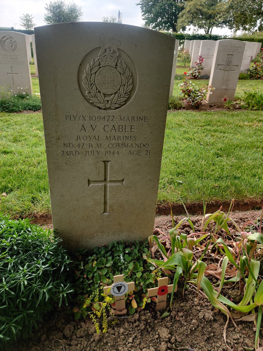 47_commandos's tweet photo. Delirande Cemetery in remembrance of Mns Cable and Rawlinson #47RMC #NeverForget https://t.co/mYtGzkNMS3