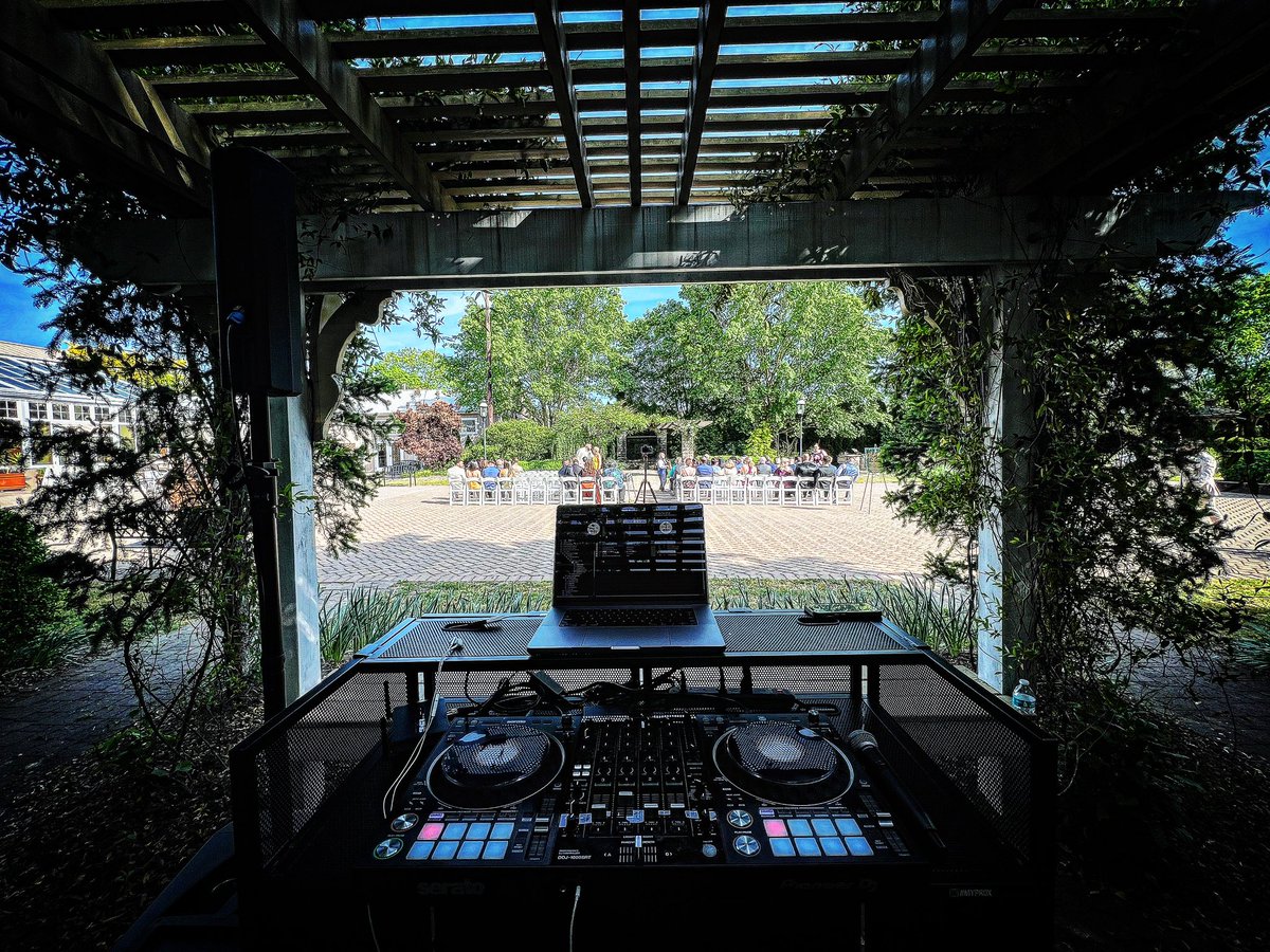 bme4you's tweet image. A DJ performing at your wedding ceremony? Absolutely! Aside from managing microphone levels for the officiant, it’s nice to have programmed music selections played live during the prelude.

Event. With. Us! #TheBigManEntertainmentGroup