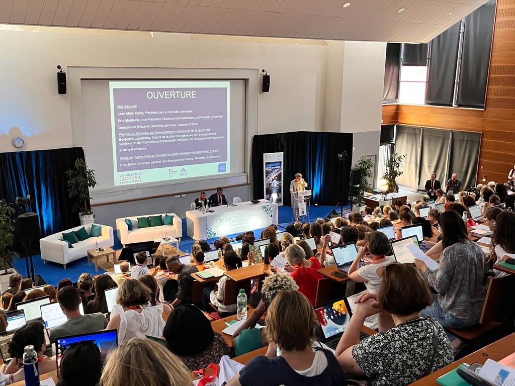 CampusFrance's tweet photo. ￼📌 C’est le début du colloque de l’accueil des étudiants internationaux ! 🌍￼ 400 participants sont attendus durant ces 2 jours afin de collaborer pour améliorer l’accueil des étudiants internationaux en France ! ￼🇫🇷
📍@UnivLaRochelle 
#ADEI2023 https://t.co/QwwD3MNDI1