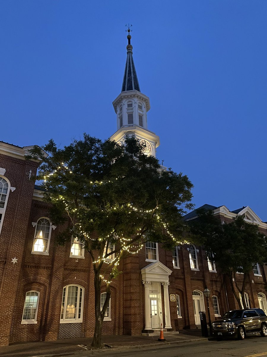 OMaleyPrincipal's tweet photo. First night in DC! Alexandria Ghost Tour #omaley https://t.co/sMvkDxJzR7
