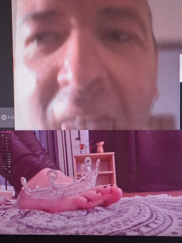 KassyHayes's tweet photo. Queen of feet today for this lickin' slave! Very lucky that he had the opportunity to clean my crown!
#boots #weak #licker #worship #cleanboots 
@marcomn09 https://t.co/MAphFbtbWL
