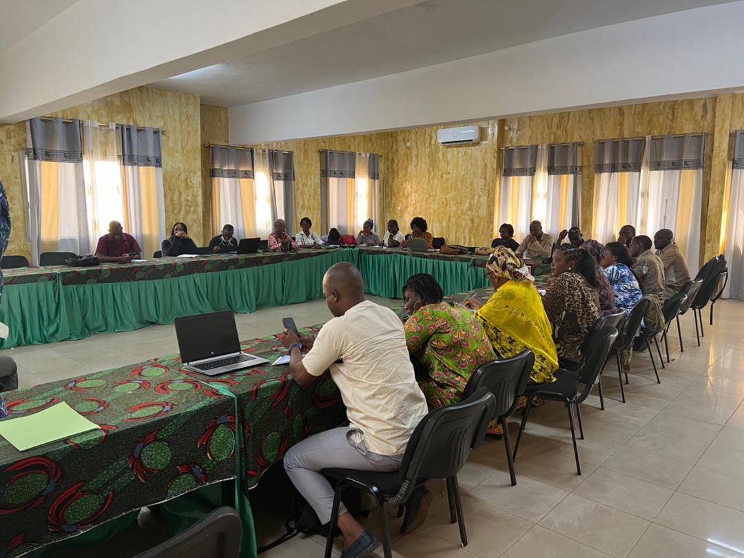 Coalition des OSC/PF Guinée (@oscpfguinee) on Twitter photo Dans le cadre de la mise en œuvre du projet #PAJES, s’est tenu à conakry ce 06 juin 2023, un atelier de production de contenu de matériel pédagogique.
L’objectif était de définir et tester le contenu matériel pédagogique de promotion des DSSR jeunes femmes. <a href="/expertisefrance/">Expertise France</a> Dans le cadre de la mise en œuvre du projet #PAJES, s’est tenu à conakry ce 06 juin 2023, un atelier de production de contenu de matériel pédagogique.
L’objectif était de définir et tester le contenu matériel pédagogique de promotion des DSSR jeunes femmes. <a href="/expertisefrance/">Expertise France</a>