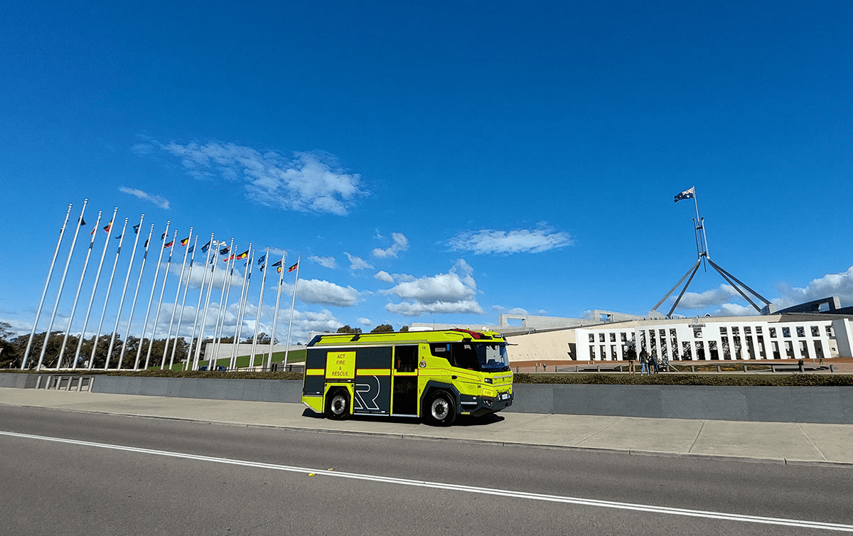 RosenbauerGroup's tweet image. #RevolutionaryTechnology Down Under 🚒🇦🇺🥳
Last week, the first RT in the Southern Hemisphere for Canberra, Australia was officially handed over to the ACT Emergency Services Agency.
#RosenbauerRT #firefighting #Rosenbauer