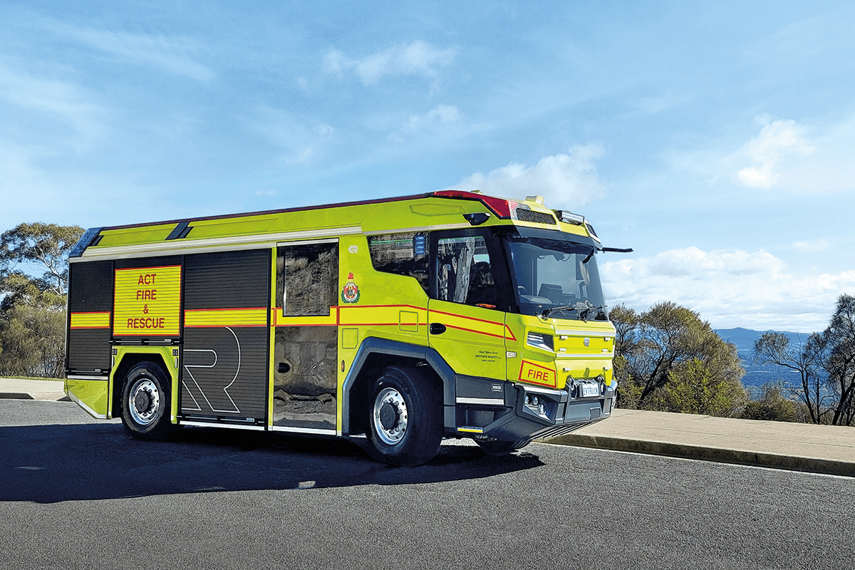 #RevolutionaryTechnology Down Under 🚒🇦🇺🥳
Last week, the first RT in the Southern Hemisphere for Canberra, Australia was officially handed over to the ACT Emergency Services Agency.
#RosenbauerRT #firefighting #Rosenbauer