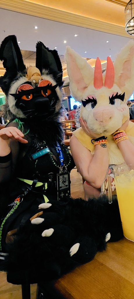 RadioactiveTens's tweet photo. Genuinely cant get over how funny Nuka looks here 😂😂.
#cfz #cfz23 #confuzzed
@Spooxies https://t.co/78mzeDrA6O