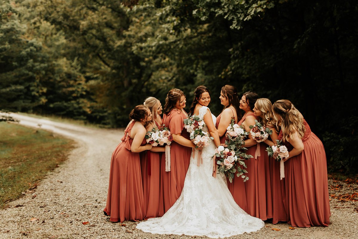 We still love this color combination! Her flowers and those rust colored dresses are perfect. Such a gorgeous bride too! what a beautiful day this was!

Sarah Higgins Photography
😍
#thebarnattimberridge
#barnweddingvenue
#southernindianaweddingvenue
#browncountyindianawedding