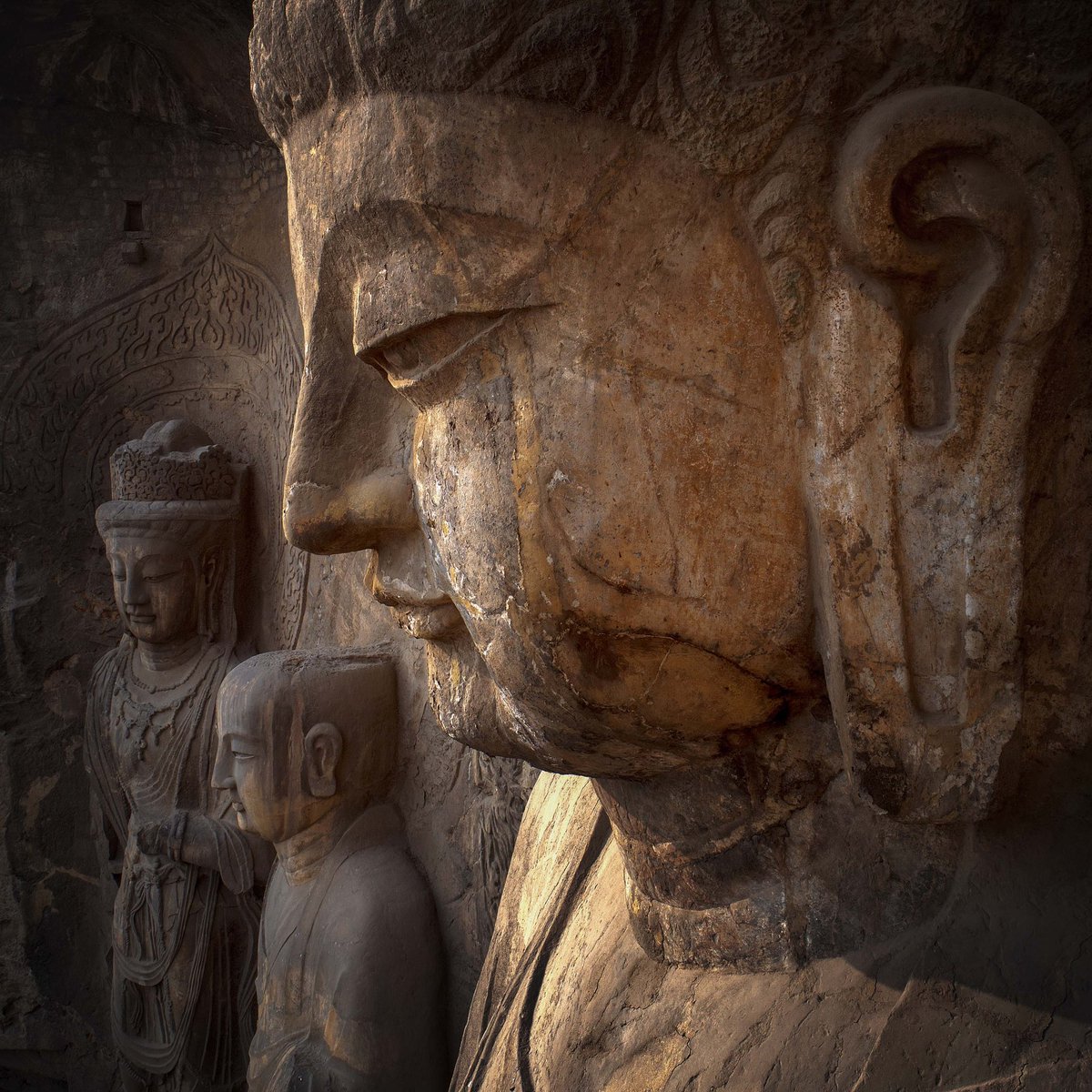 Henan_Voice's tweet photo. When I visited the #LongmenGrottoes, I marveled at the masterpiece of Buddhist art. The Vairocana Buddha, which was created thousands of years ago, has withstood test of time and continuously captivates visitors from all over the world. #TravelHenan #PlaceofInterest https://t.co/1DzAgqcuwB