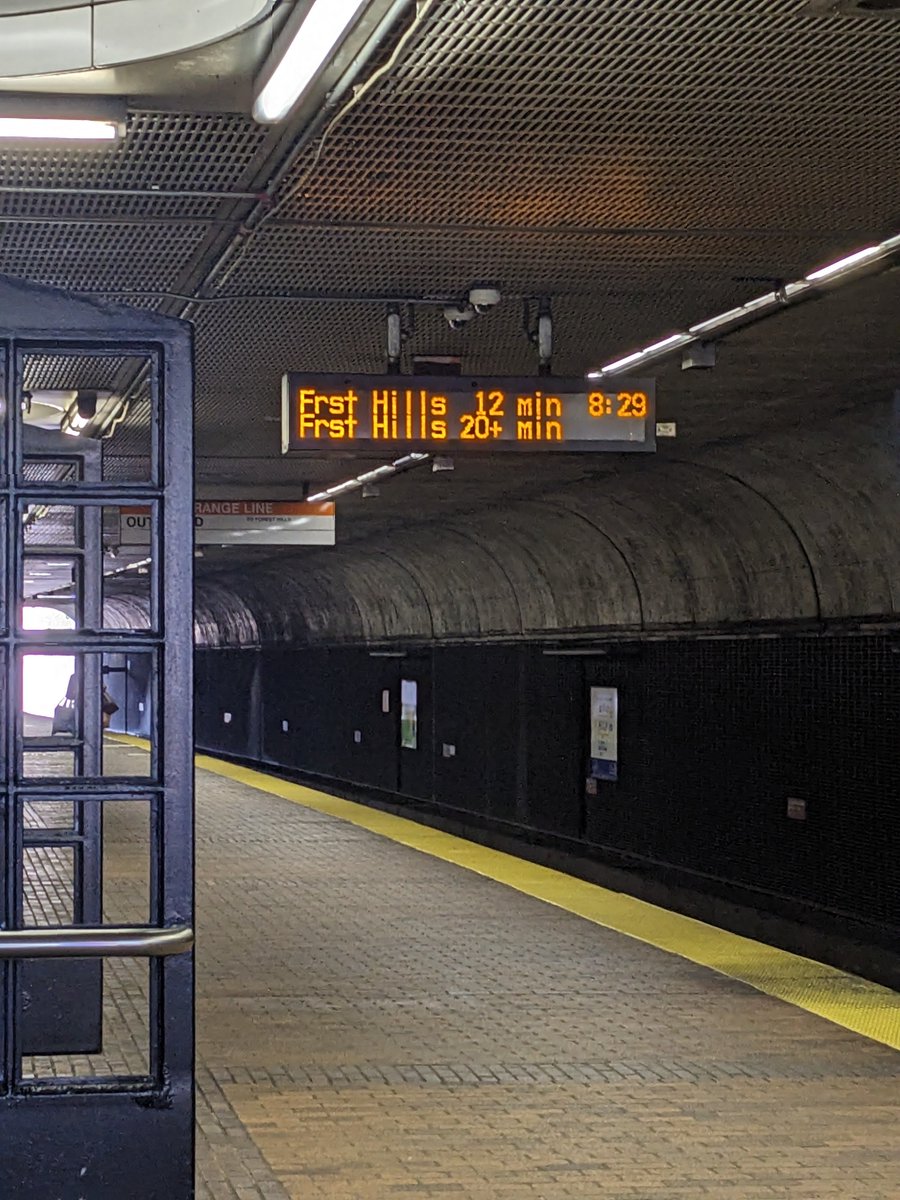 NoraEFS's tweet photo. @MassGovernor is this a joke? Rush hour and we don't have a reliable way to get to work on time. Fix the T already or give the city of Boston more control over our public transit https://t.co/KhIglFDmRV