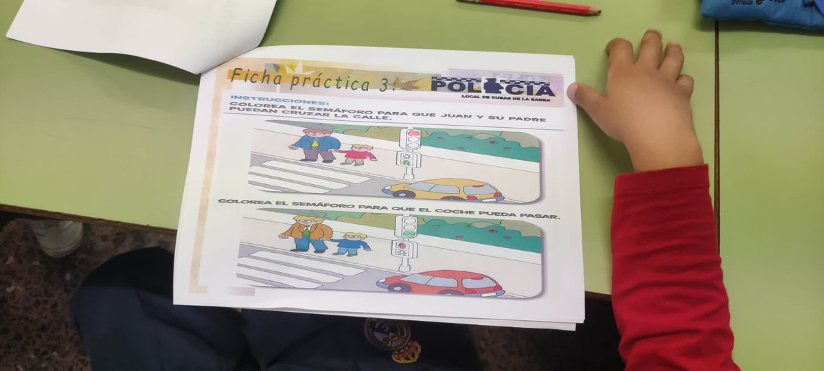 Miembros de la policía municipal realizan charlas y actividades de #educacionvial con nuestros alumnos de Infantil y Primaria (1º-4º). 

En un par de semanas, más actividades completarán nuestras jornadas de educación vial.
