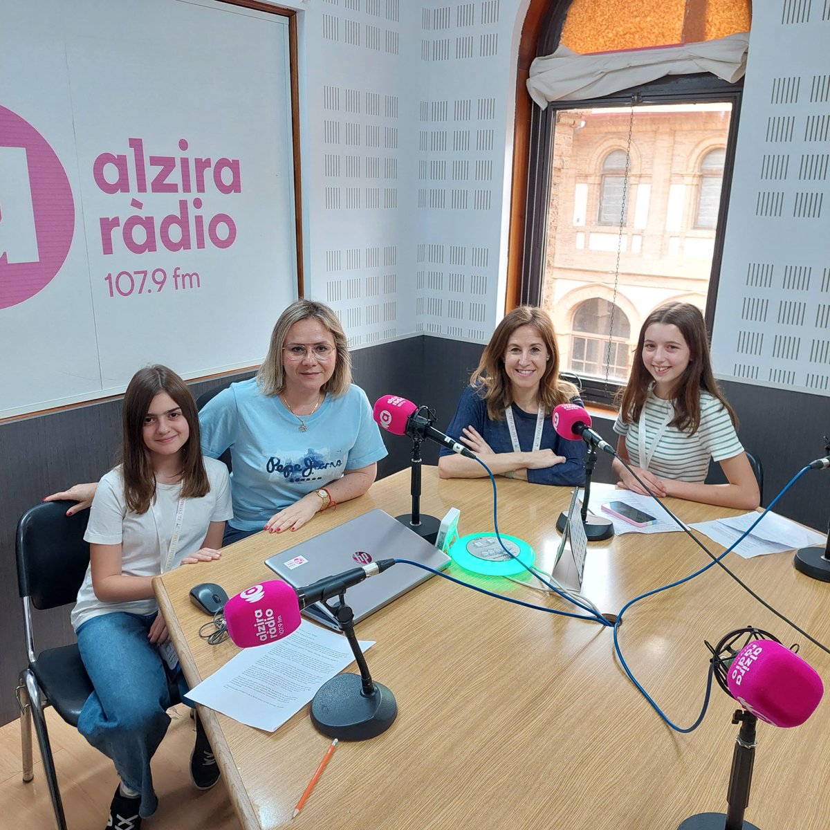 alziraradio's tweet photo. El Jaume parla-Convivència amb els usuaris de la Residència Municipal i AFA, 7 de juny de 2023 
https://t.co/iLirqB3BIZ
Laia Zafón i Blanca Valls ens conten l'experiència dels alumnes amb els usuaris de la Residència i AFA als quals els van escenificar algunes rondalles. https://t.co/SqLDOYUQYK