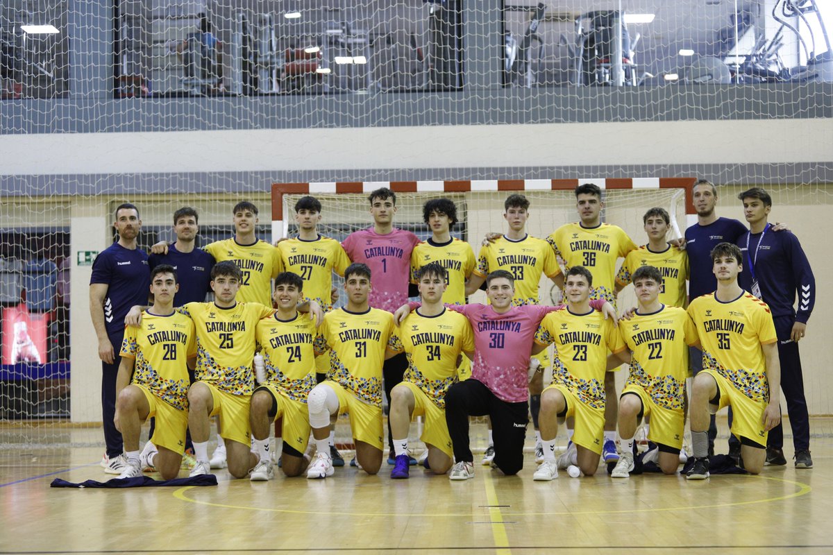 📢 La Selecció Catalana Juvenil Masculina ha estat convocada per a dues jornades d'entrenament i per a participar a la III Setmana Catalana de l'Esport amb tres partits.

🤾‍♂️ Els dies 21 i 22 de juny hi haurà sessions de preparació a La Roca del Vallès.