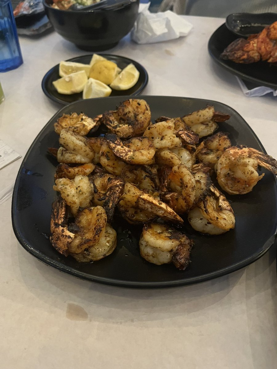 booklighthou5e's tweet photo. Went to this Restaurant and had the Fire Lobster and Shrimp like a pimp. My Whole bottom lip looked like a BBL afterwards 😩 #shellfishallergies 🤷🏾♂️ https://t.co/jMYssXOyrD