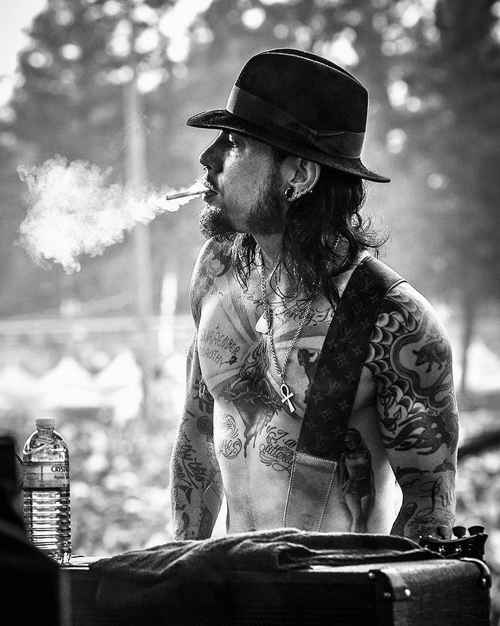 antoniedeswan's tweet image. Birthday boy 💕🎂 #DaveNavarro