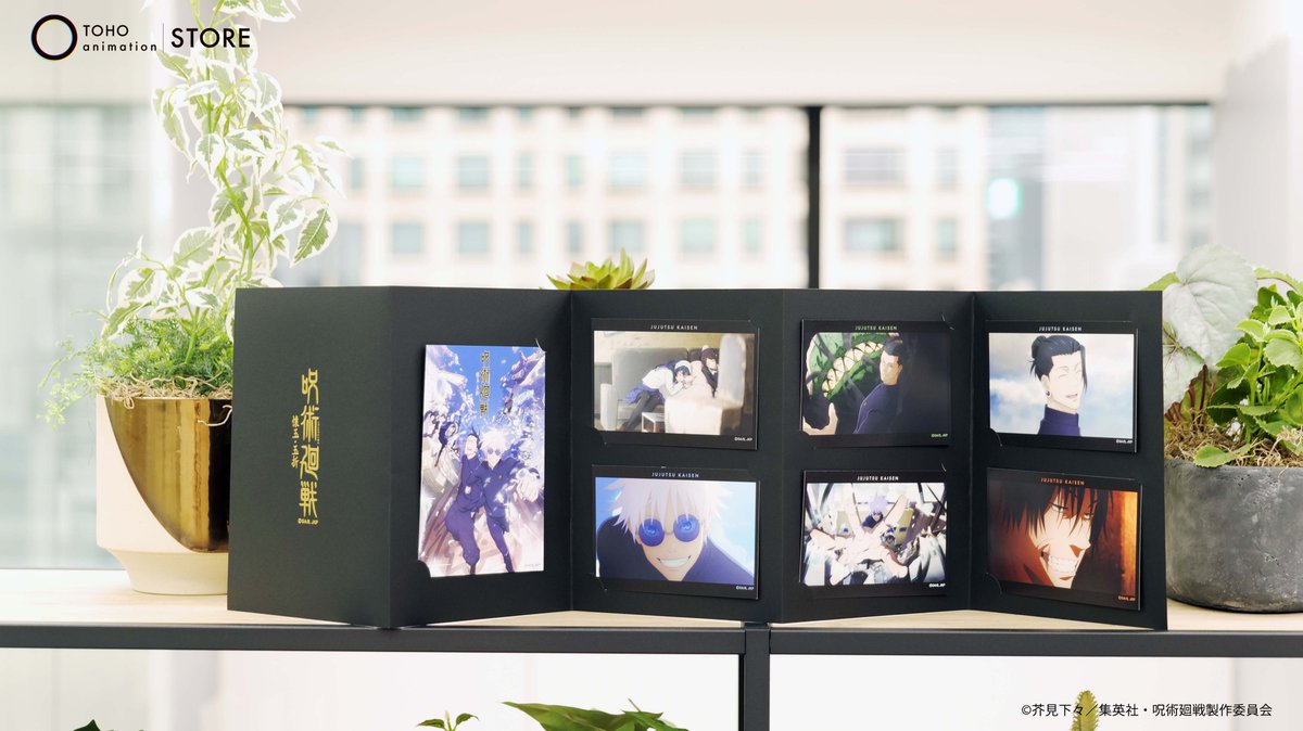 TOHOanimeSTORE's tweet photo. 【#呪術廻戦】

＼　TaS限定商品　／
￣￣￣￣￣￣￣￣￣￣
TVアニメ第2期「#懐玉・玉折」のKVとPV場面写をデザインした「ビジュアルカードセット」を好評ご予約受付中！
箔押しが施されたロゴにも注目

購入特典もお見逃しなく！

■詳細はこちら
https://t.co/DrpWxG9yUC
#JujutsuKaisen #呪術2期 https://t.co/O9daC4BCgC