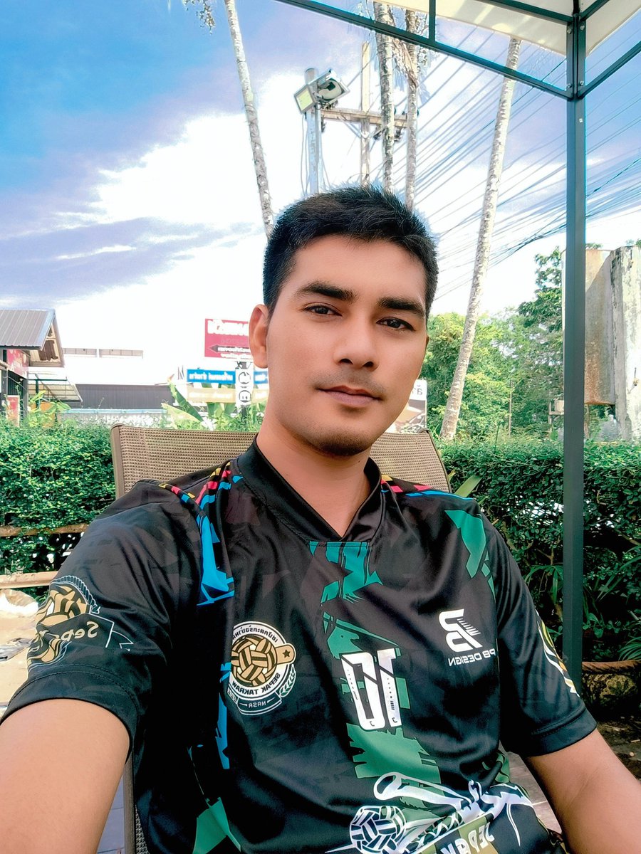 ต้องเกิดเป็นไฟแดงหรือเปล่า...
เธอถึงจะหยุดที่เรา