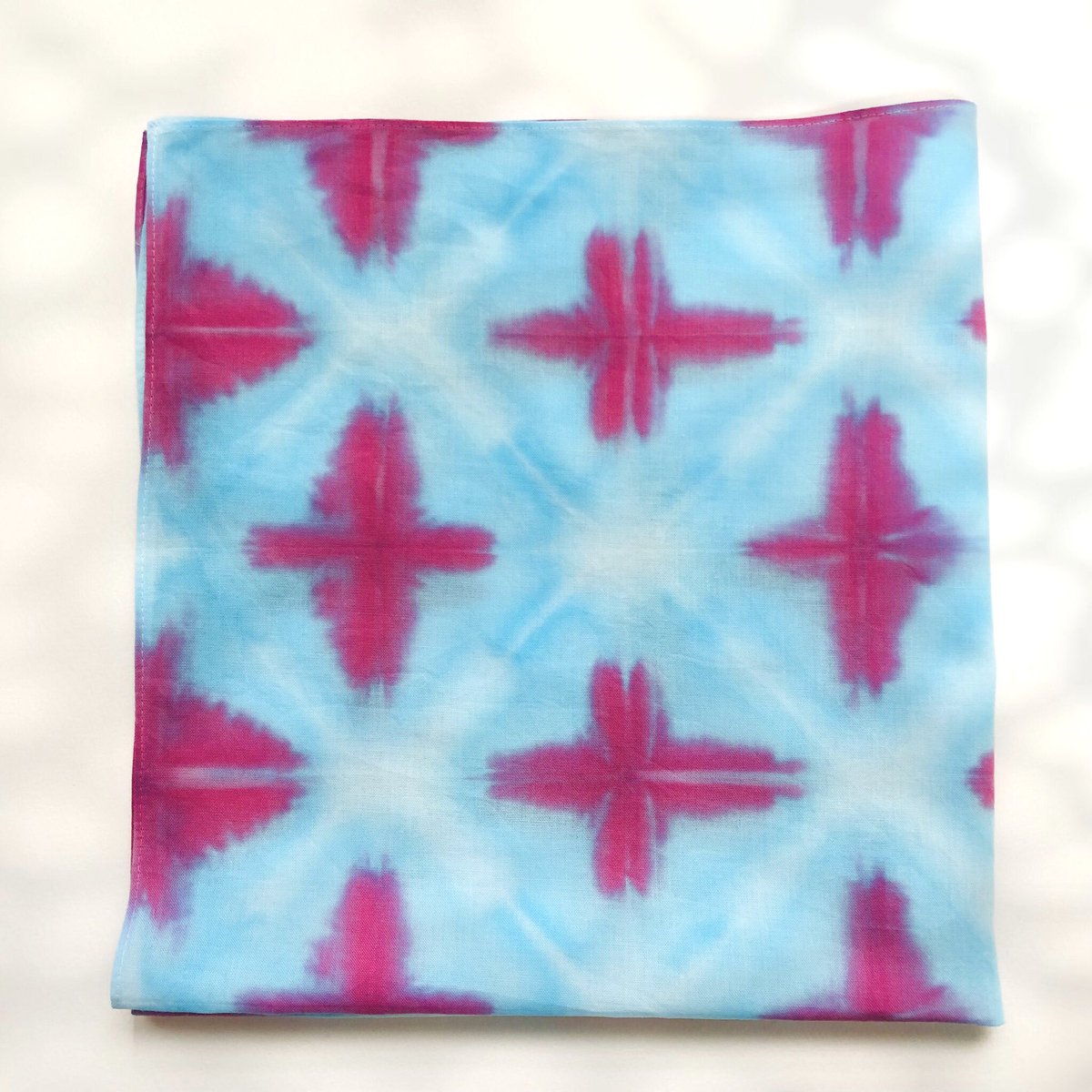MOMOshop003's tweet photo. I dyed a large handkerchief with a star pattern in vibrant blue and purple.✨

It has a stylish impression and is recommended as a Father's Day gift.

◉minne
→ https://t.co/7LXQCCtgLT

#Handmade #FathersDay #minne #minne_new #Handkerchief #dyeing
#StarPattern #Fashionable #Sky https://t.co/OU3nhDydsx