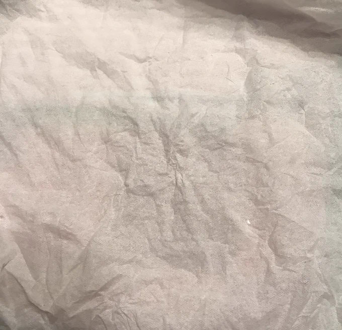 実はこの扉絵、なんかキャンバスっぽい質感出んかな…て一分悩んで近くにあったティッシュを丸めて広げた写真をオーバーレイで貼り付けただけなんですよね 奇跡的にいい感じになりました 2枚目が実際のティッシュ画像です