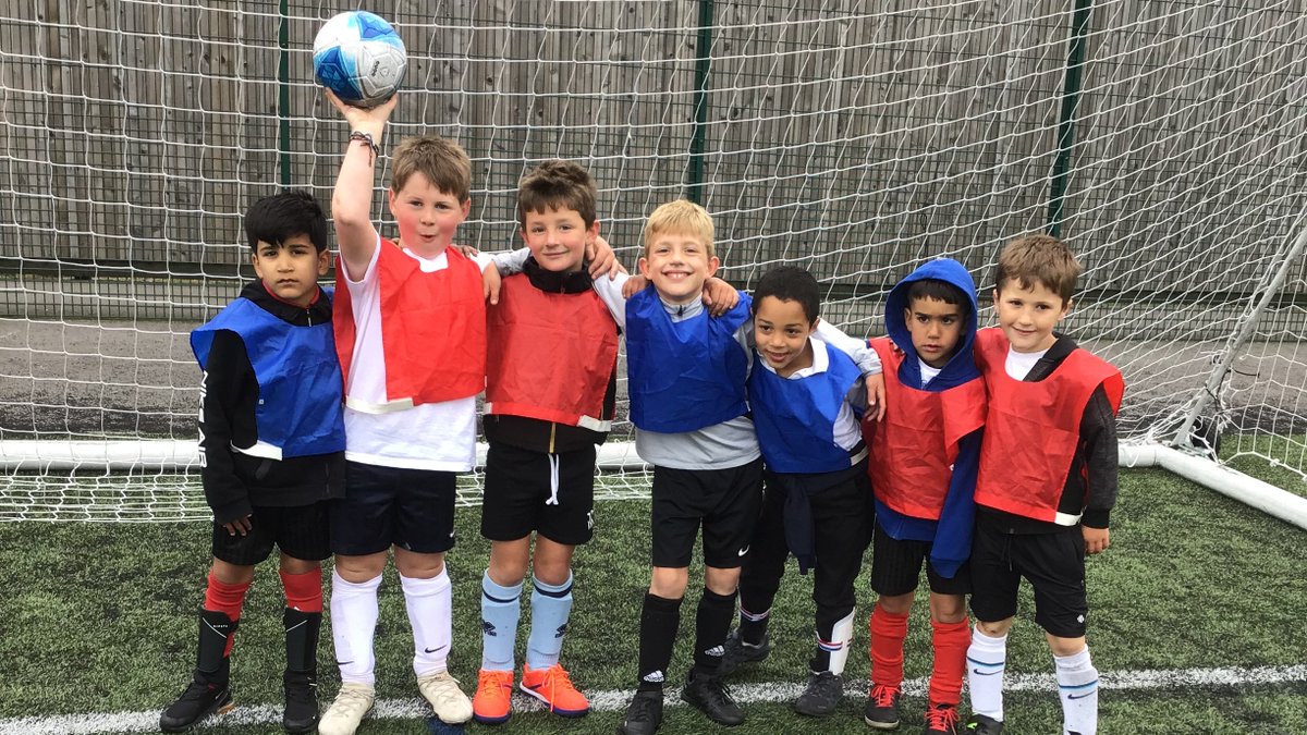 We are so proud of everyone that took part in the Forge SSP and Points Learning Network KS1 Football Festival at St Georges's Park on Tuesday.  Our girls teams finished in 1st place and our boys teams finished 3rd!  A great day was had by all!  Well done everyone 😀