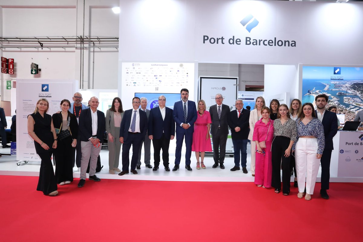 PortdeBarcelona's tweet image. 💥 Primer dia al @SILBarcelona!

📸 Avui hem començat la 25a edició del #SIL amb l’acte inaugural per part de la ministra de @mitmagob, @raquelsjimenez, i amb un reconeixement molt especial al #PortdeBarcelona 💙

📍Troba'ns a l'estand D466!

#SIL2023 #PortBCNSIL