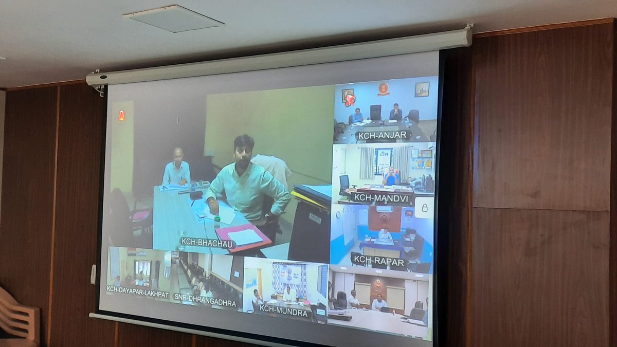 કેન્દ્ર/રાજ્ય સરકારશ્રીની કચેરીઓ તથા ગુજરાત ટ્રાન્સમિશન કો. લી.ની વિવિધ હેતુઓ માટે સરકારી પડતર જમીન મળવાની માંગણી અંગેના પ્રકરણોનાં બાકી અભિપ્રાય મોકલવા બાબતે જીલ્લા/તાલુકાના સંબંધિતો સાથે વર્ચ્યુઅલિ બેઠક યોજી જરૂરી સૂચનાઓ આપી.
<a href="/CMOGuj/">CMO Gujarat</a> <a href="/revenuegujarat/">Revenue Dep. Gujarat</a>