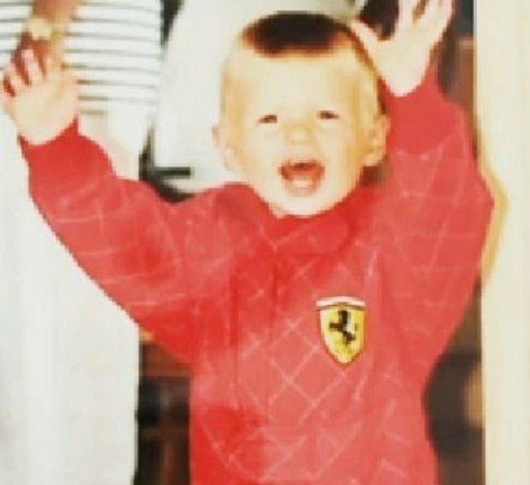 SCUDERIAFEMBOY's tweet photo. its always silly to me to see non-ferrari drivers surrounded by ferrari merch as kids https://t.co/qicTQP5UGc